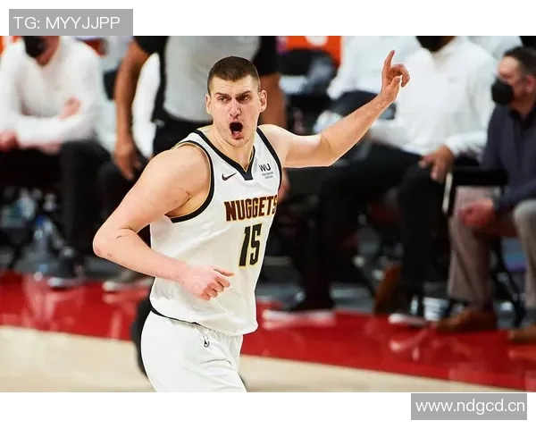 杨瀚森与偶像约基奇的赛场对话瞬间如此接近却又遥不可及