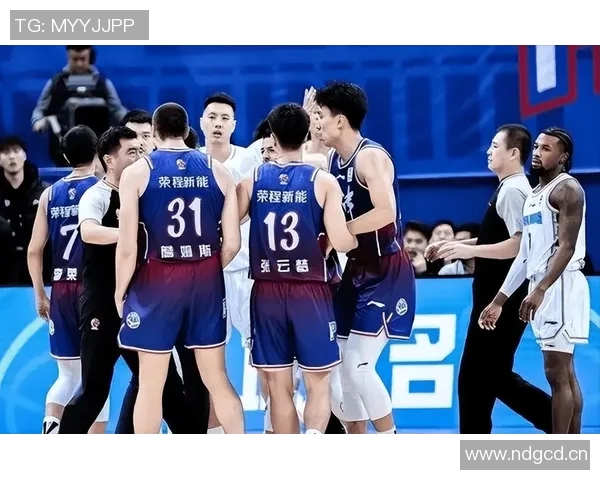 周琦与翟晓川重聚橘子洲头十年岁月再携手共战篮球梦想